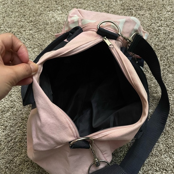 Tommy Hilfiger baby pink small duffle bag - Picture 3 of 4